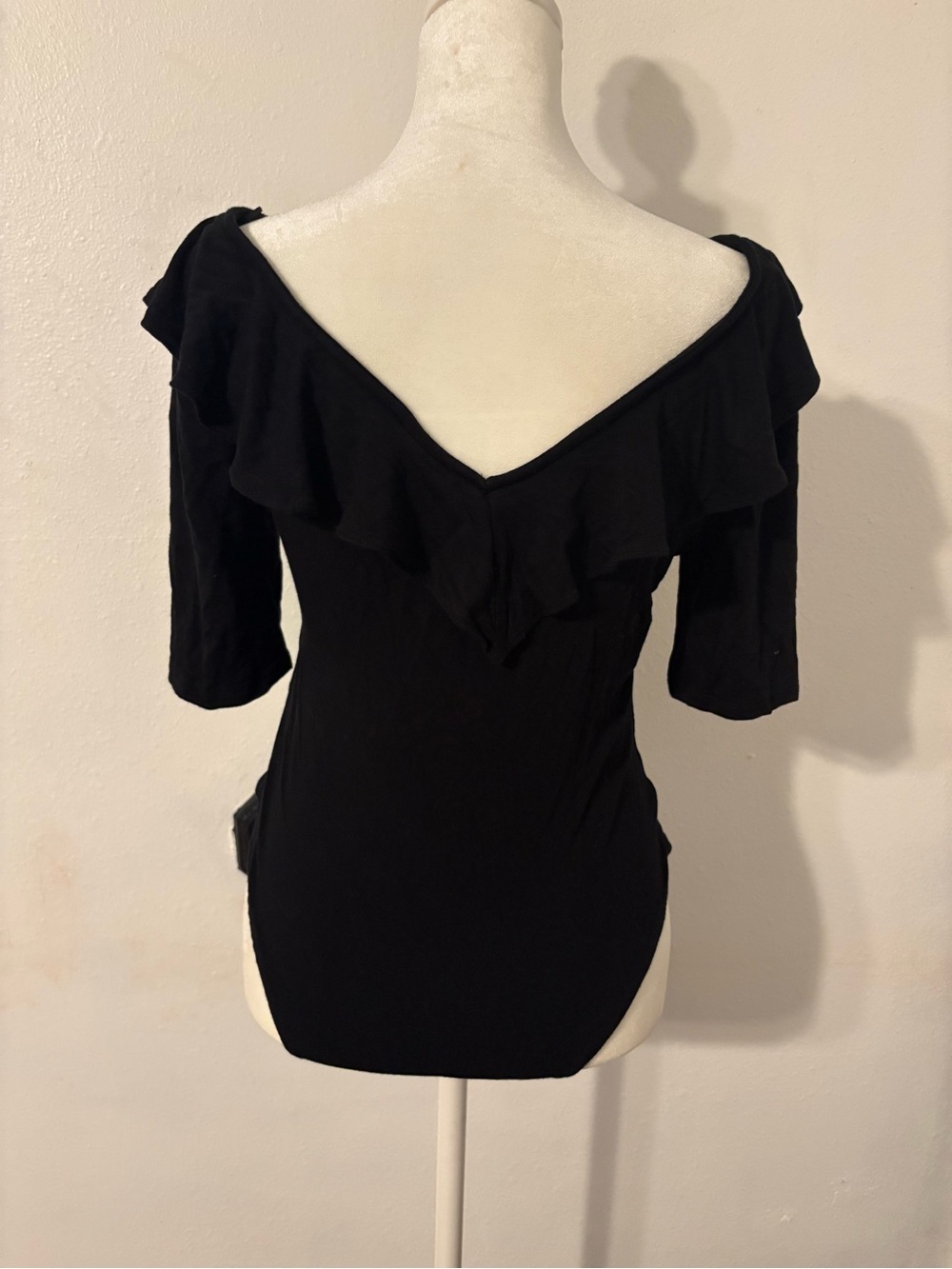 H&M Black Ruffle V-Neck Bodysuit - Picture 2 of 3